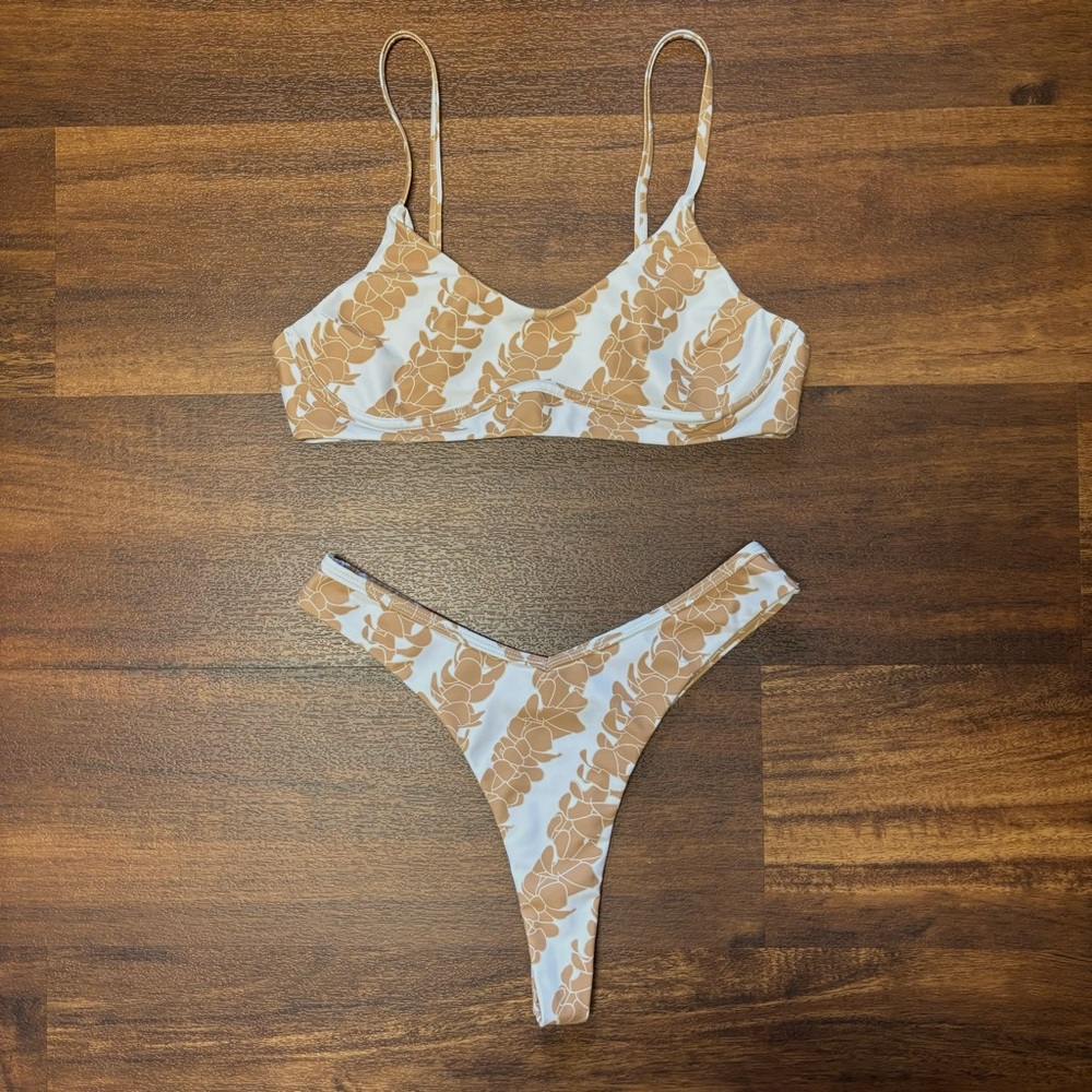 ⚡️SOLD ON INSTA⚡️ocean breeze puakenikeni set